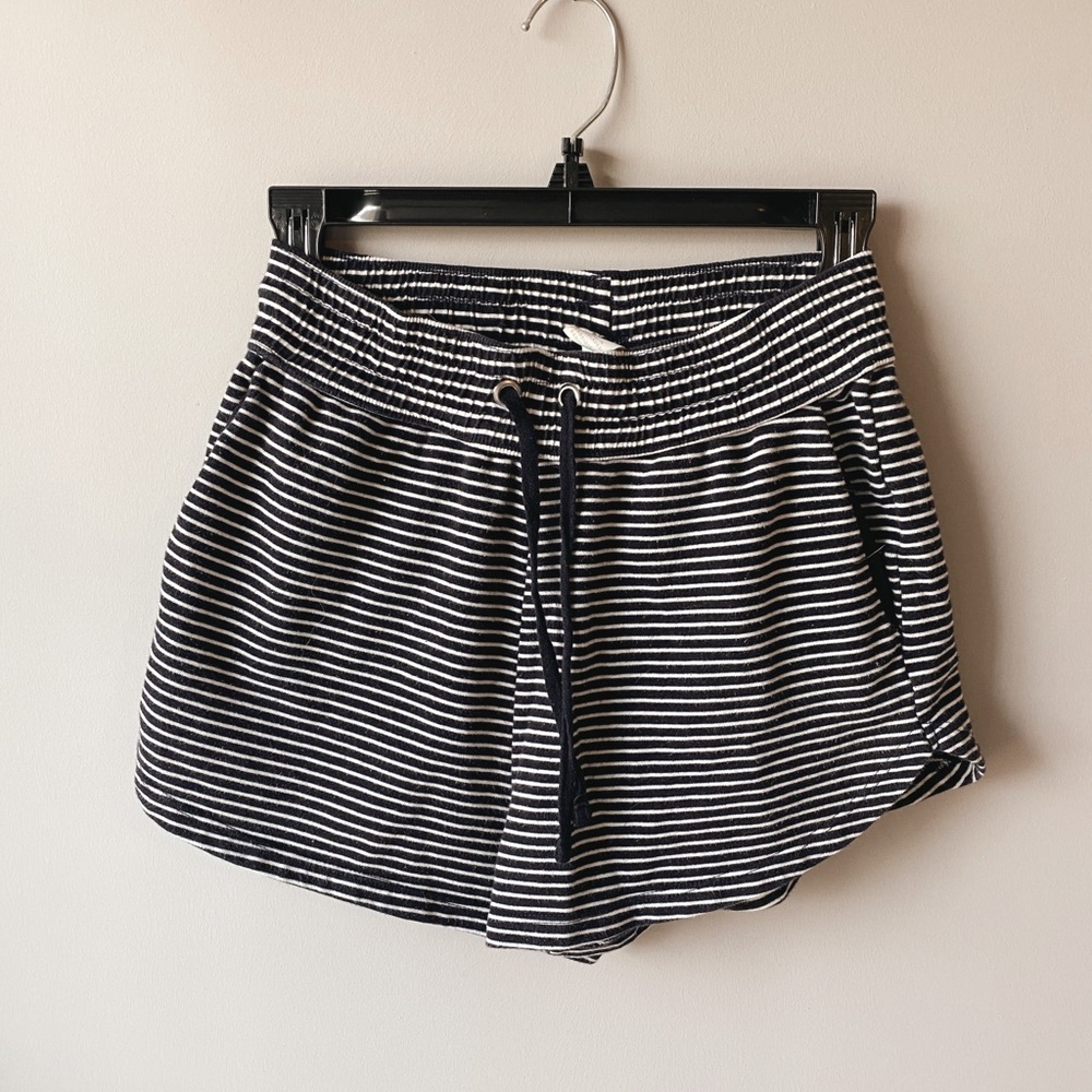 Navy Blue Stripe Shorts 🤍
